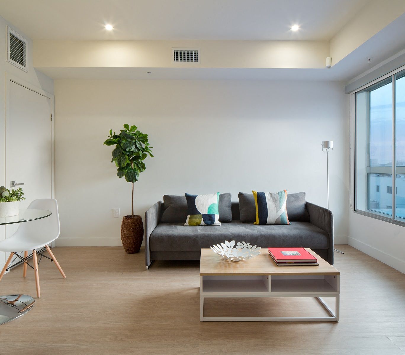 West-Los-Angeles-1759-Beloit-One-Bedroom-Living-room