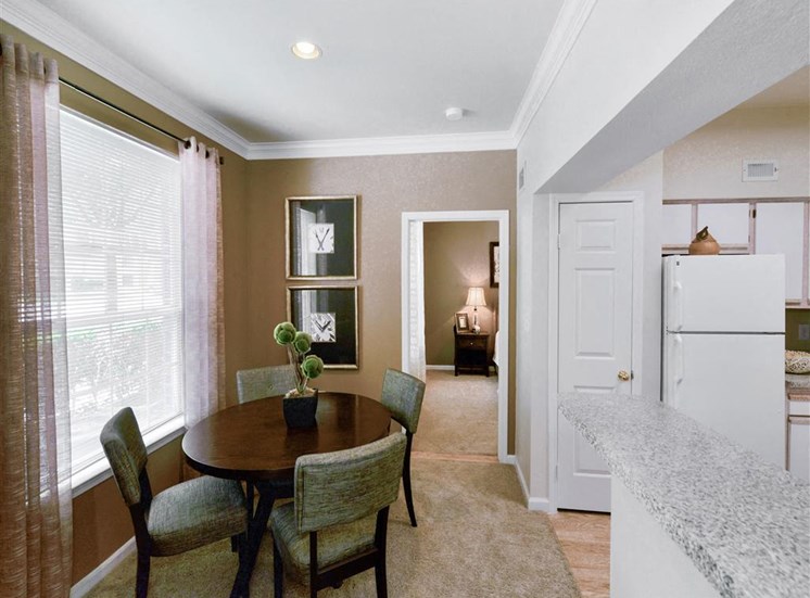 Dining nook at Montfort Place in North Dallas, TX, For Rent. Now leasing 1 and 2 bedroom apartments.