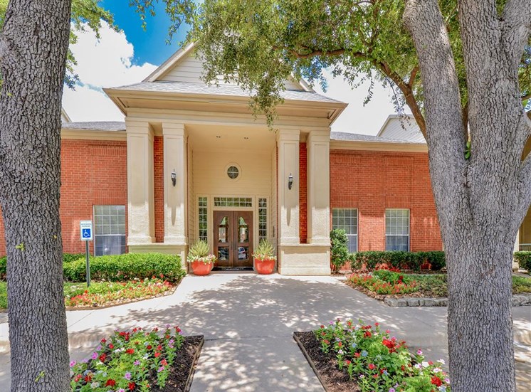 Lush entrance to Montfort Place in North Dallas, TX, For Rent. Now leasing 1 and 2 bedroom apartments.