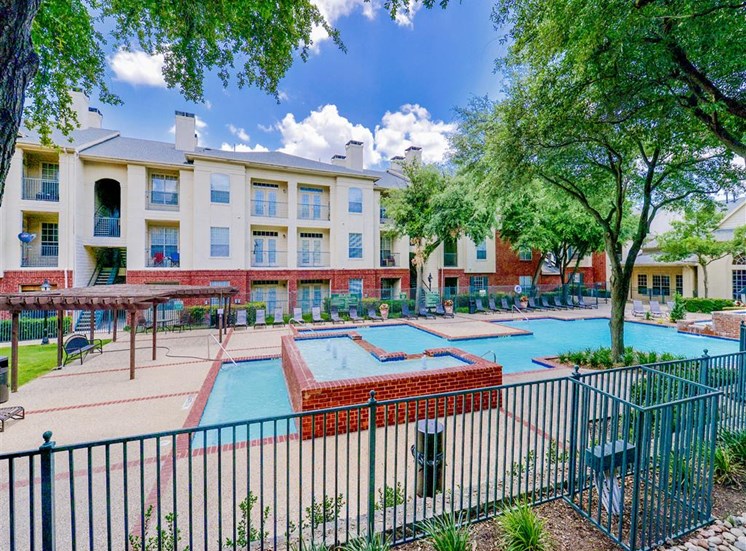 Hot tub and huge resort style pool at Montfort Place in North Dallas, TX, For Rent. Now leasing 1 and 2 bedroom apartments.