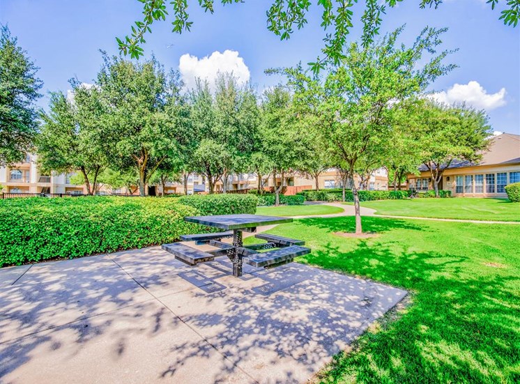 Huge courtyard with BBQs at Tuscany Square Apartments in North Dallas, TX, For Rent. Now leasing Studio, 1 and 2 bedroom apartments.