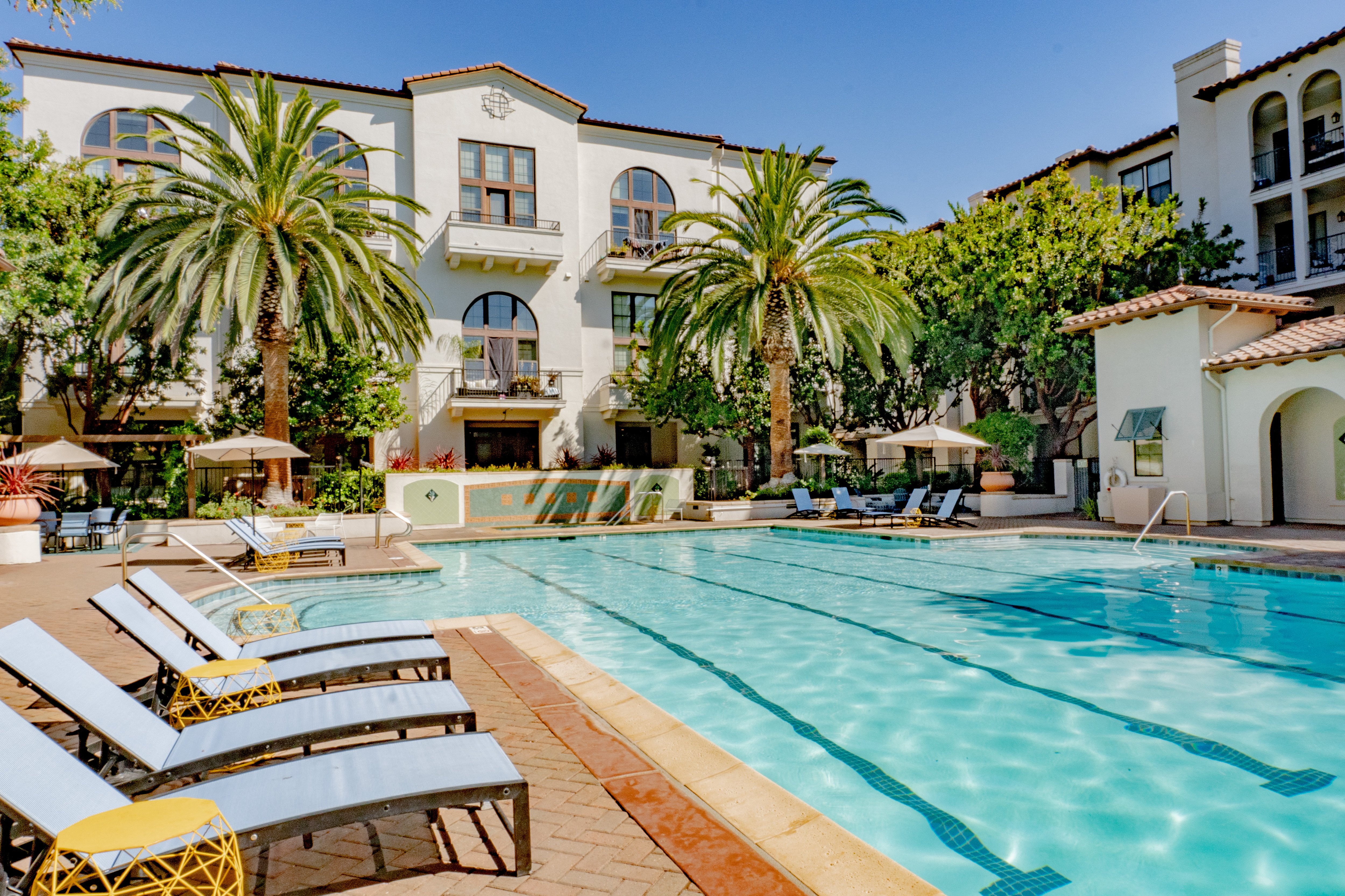 Fountain Plaza - Pool