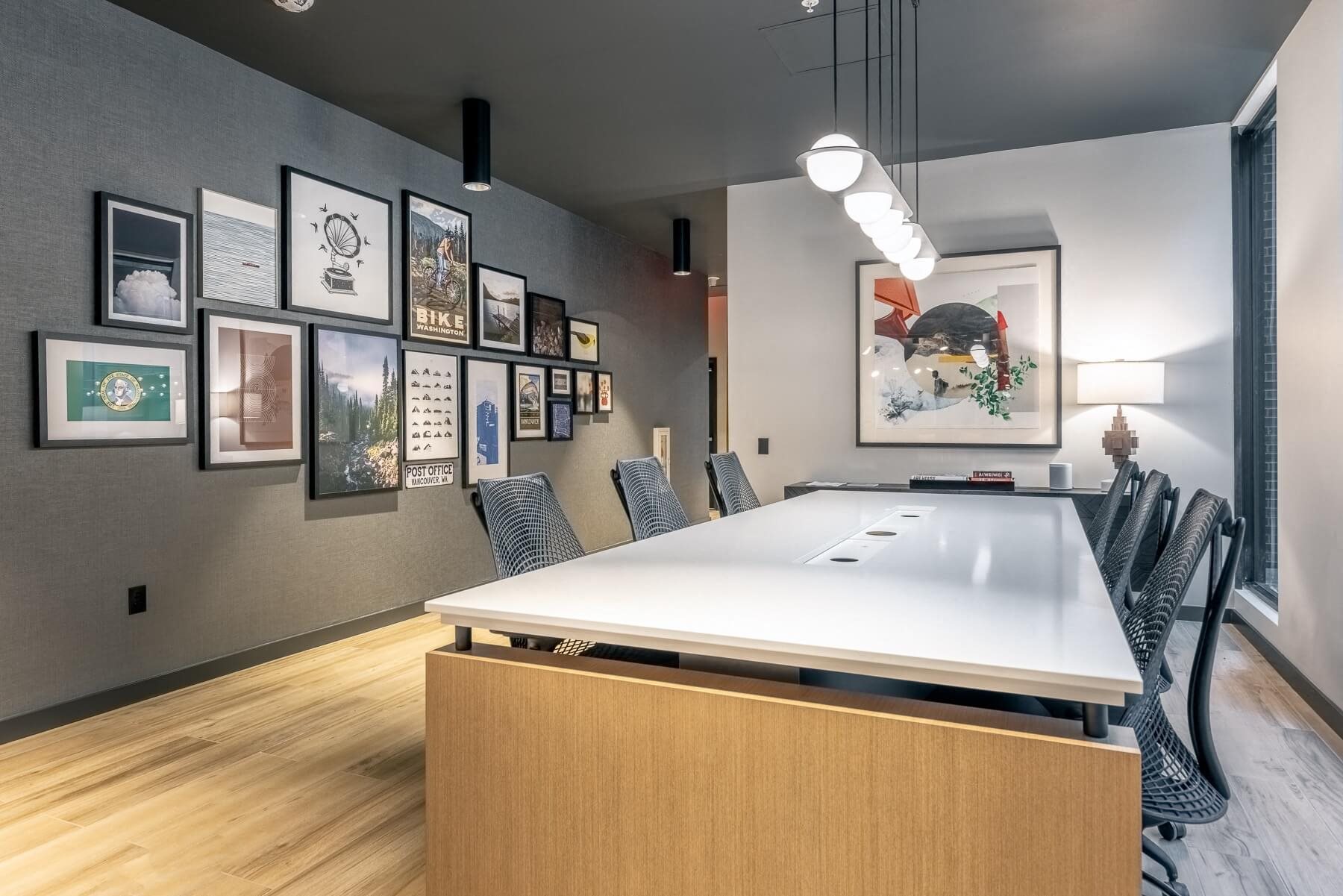 Leasing Lobby Area - Coen & Columbia