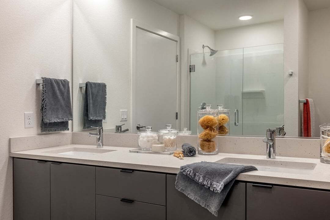 2 Bedroom Bathroom - Coen & Columbia