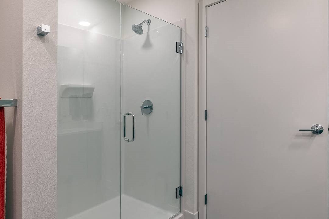 2 Bedroom Frameless Shower - Coen & Columbia