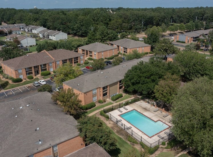 Hampton House Apartments in Jackson, MS with pool
