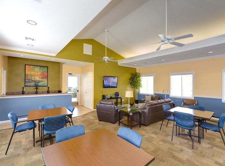 Clubhouse With Ample Sitting And Television at Holly Cove Apartments, Florida