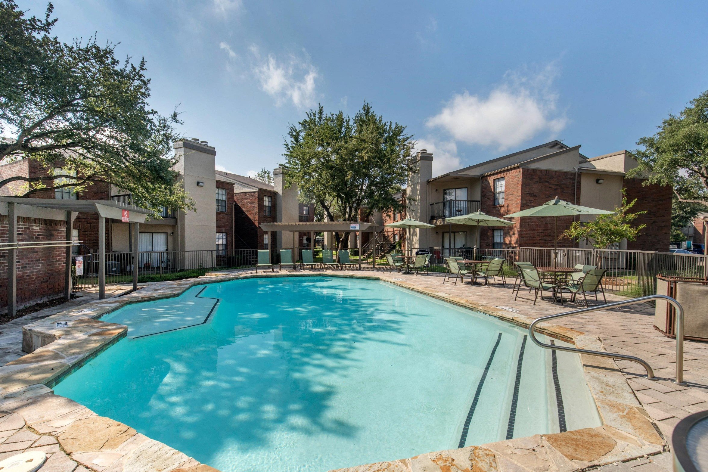 Landmark At Spring Creek Apartments In Garland