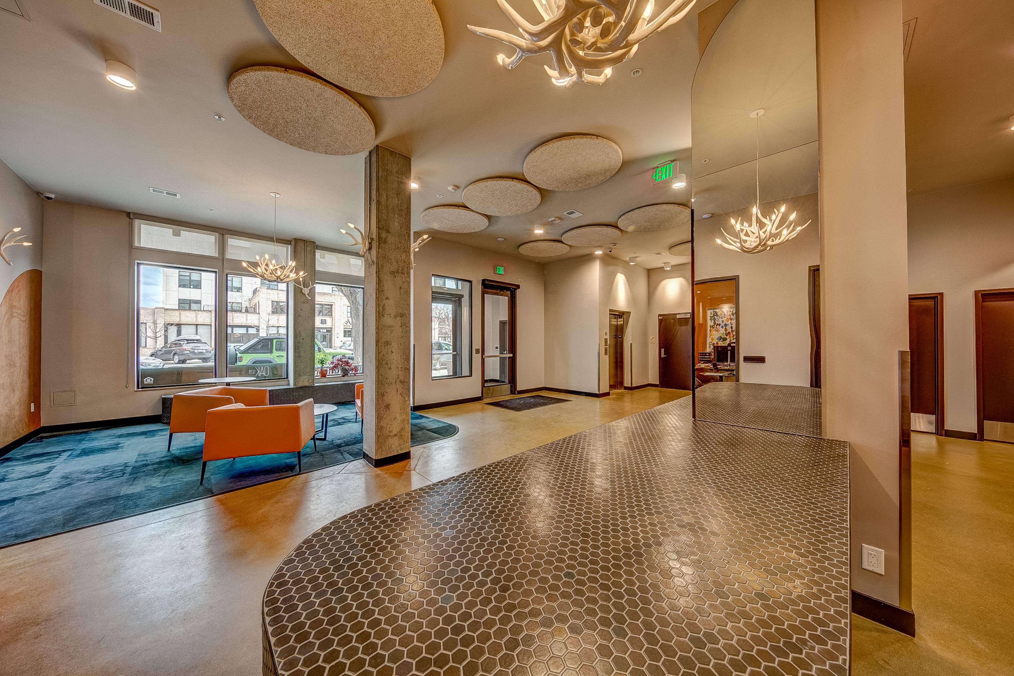 Oak 140 lobby