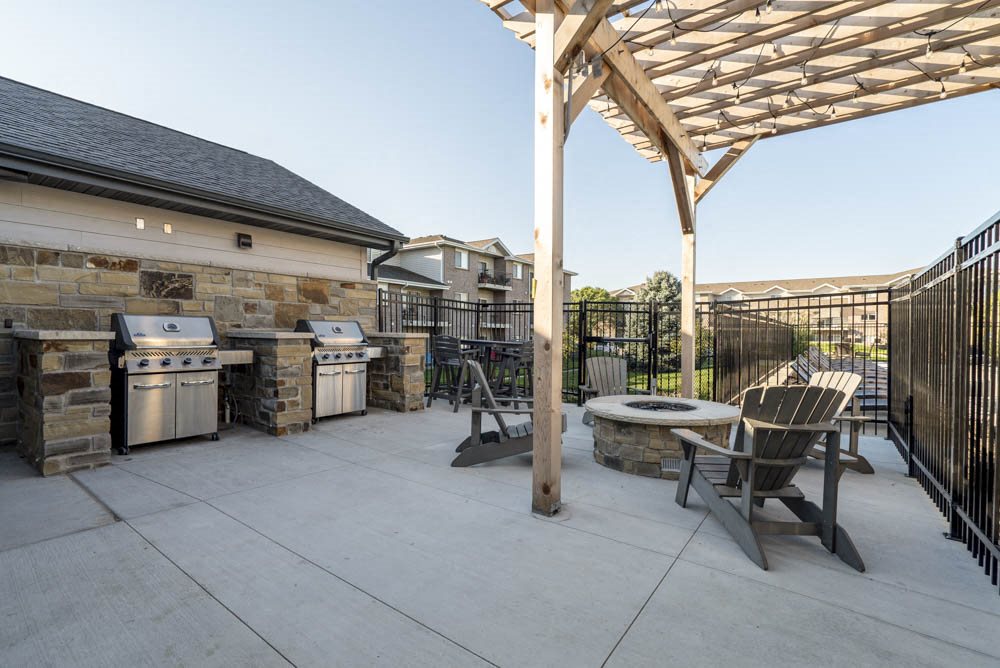 Outdoor firepit and grills at Highland View Apartments in north Lincoln NE 68521