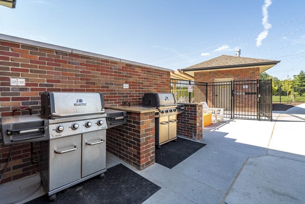 Outdoor grills available at The Villas at Mahoney Park