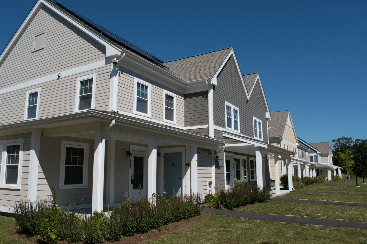a row of houses in a row