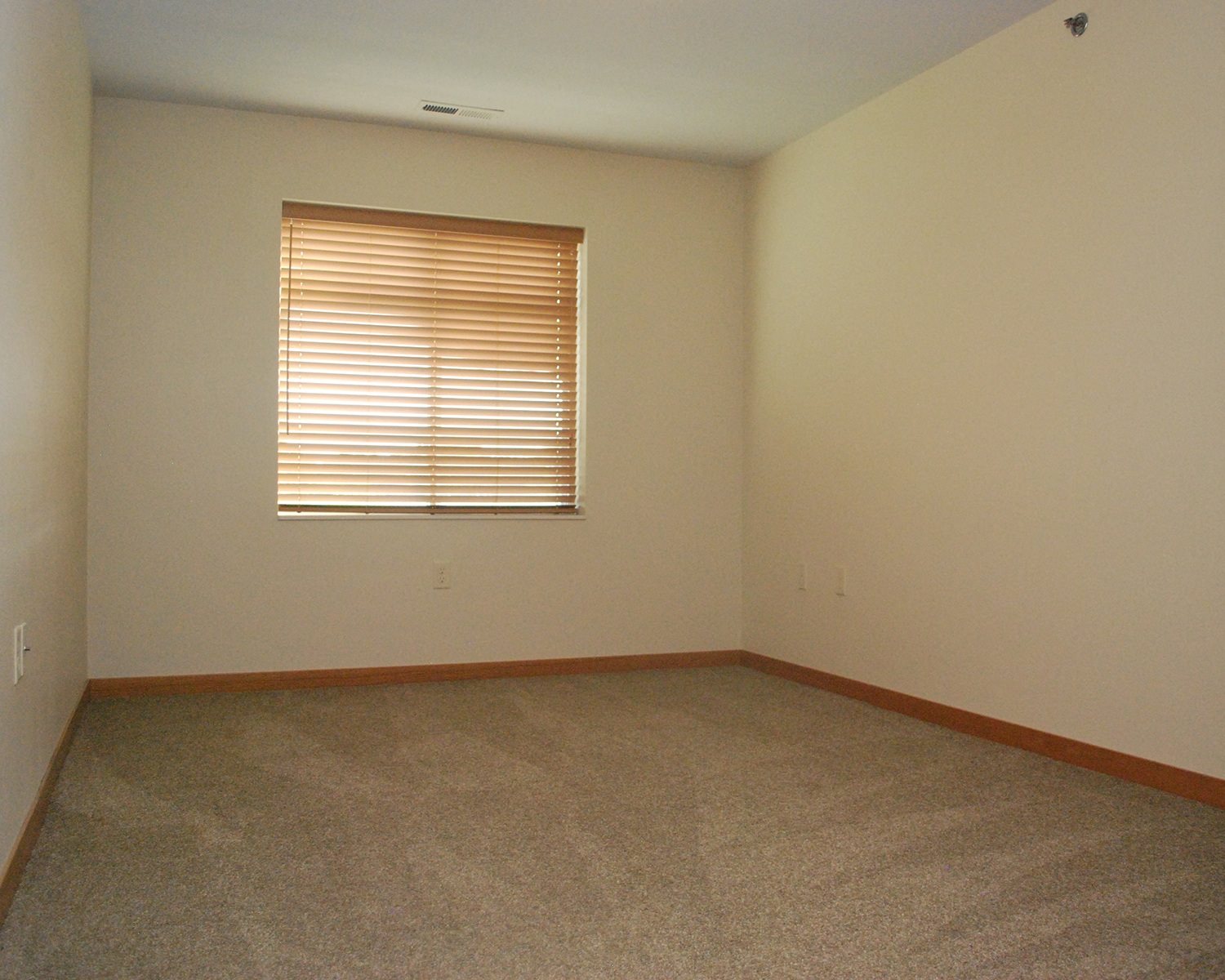 Photos and Video of Sibley Park Apartments in Mankato, MN