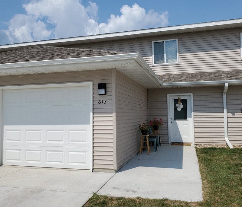 Maple Brook Townhomes Apartments in Northfield, MN
