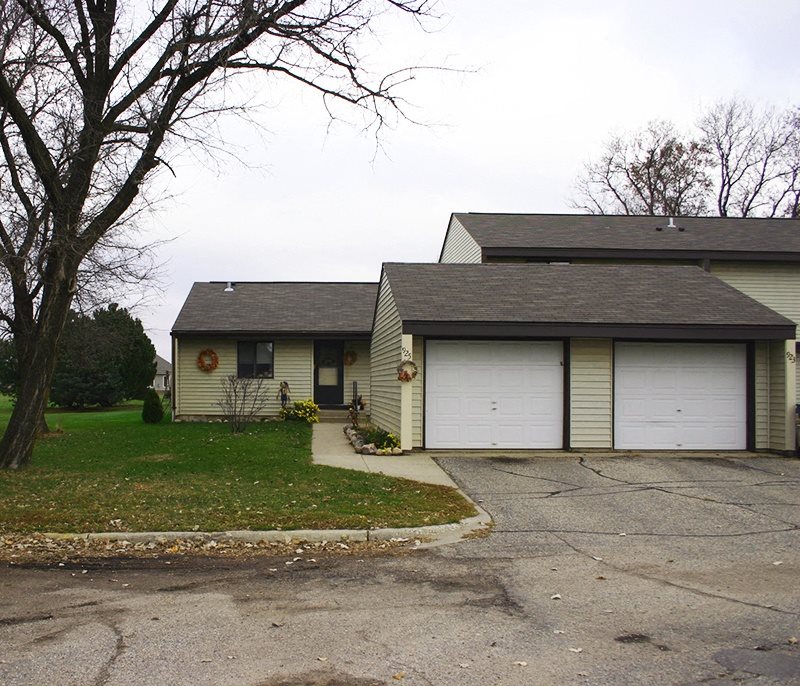 Edgewood Townhomes Apartments in Litchfield, MN