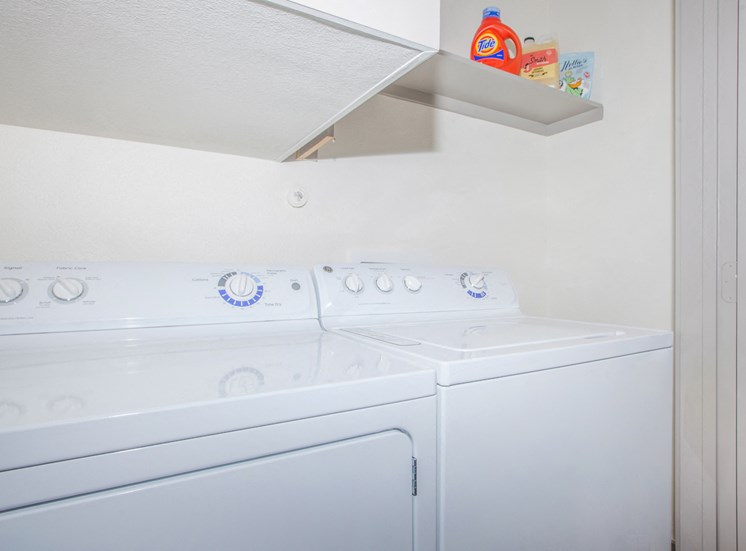 washer and dryer in apartment