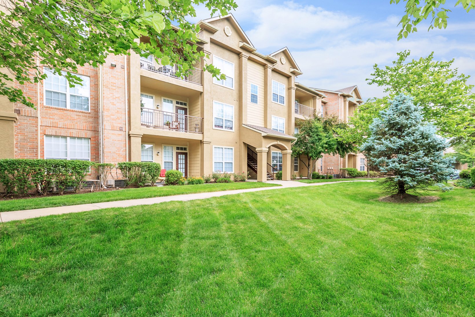 Lush Green Outdoors at Crowne Chase Apartment Homes, Overland Park, KS, 66210