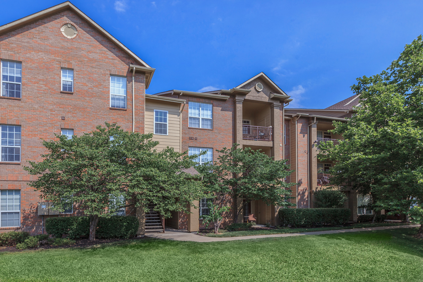 Exquisite Exterior at Crowne Chase Apartment Homes, Overland Park, KS