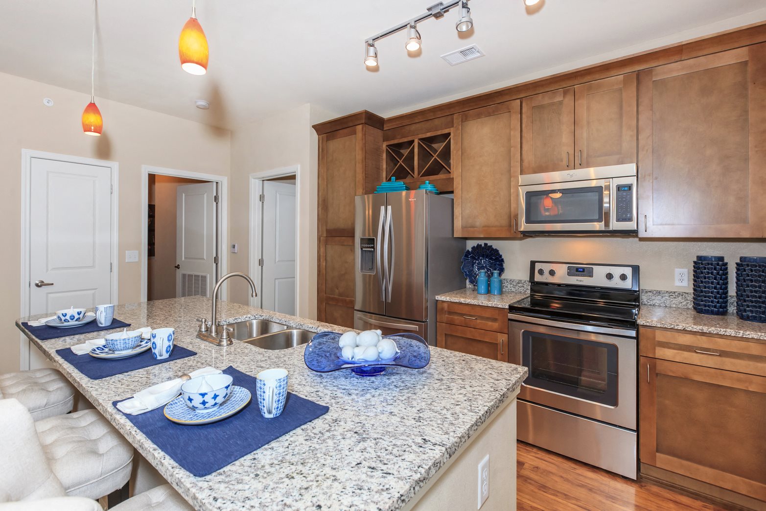 luxury-senior-apartments-in-overland-park-ks-sorrento-at-deer-creek