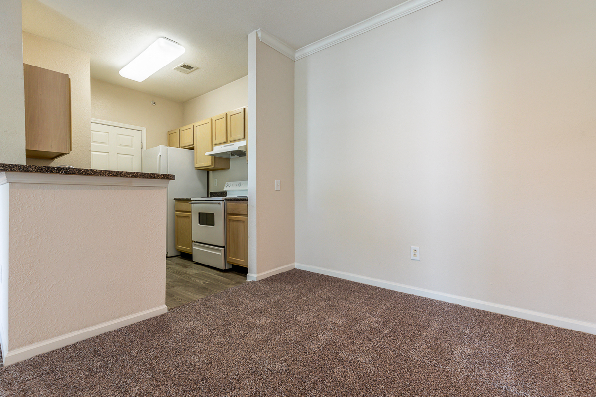 Dining Space at Crowne Chase Apartment Homes, Overland Park, KS