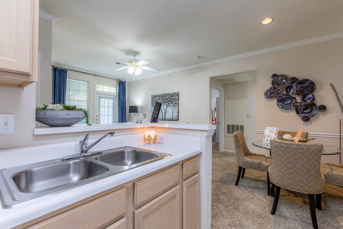 Kitchen And Dining at Crowne Chase Apartment Homes, Overland Park, KS, 66210