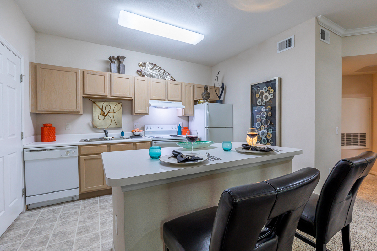 Eat In Kitchen at Crowne Chase Apartment Homes, Overland Park, KS, 66210