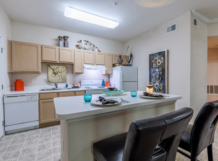 Eat In Kitchen at Crowne Chase Apartment Homes, Overland Park, KS, 66210