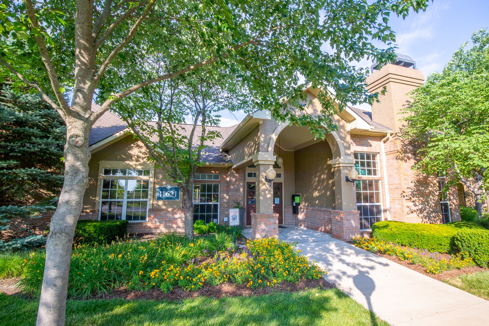 Entrance View at Crowne Chase Apartment Homes, Overland Park, KS