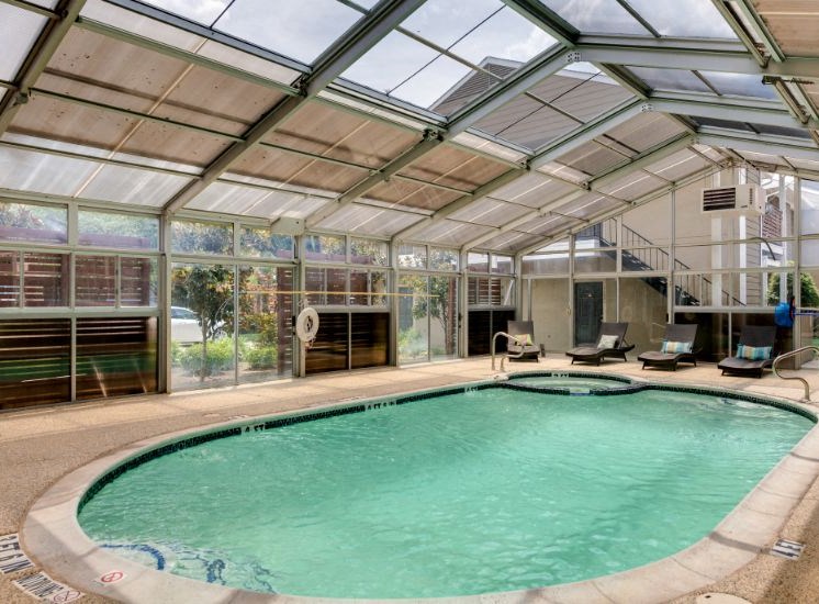 Swimming pool apartments in McKinney