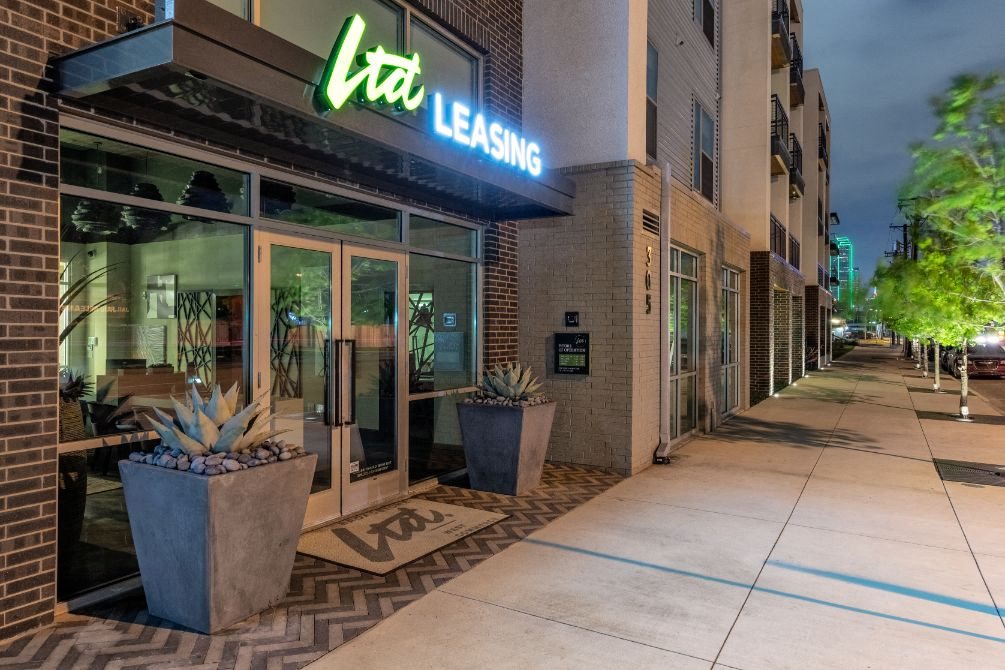 Best Apartments in Dallas LTD West Commerce
