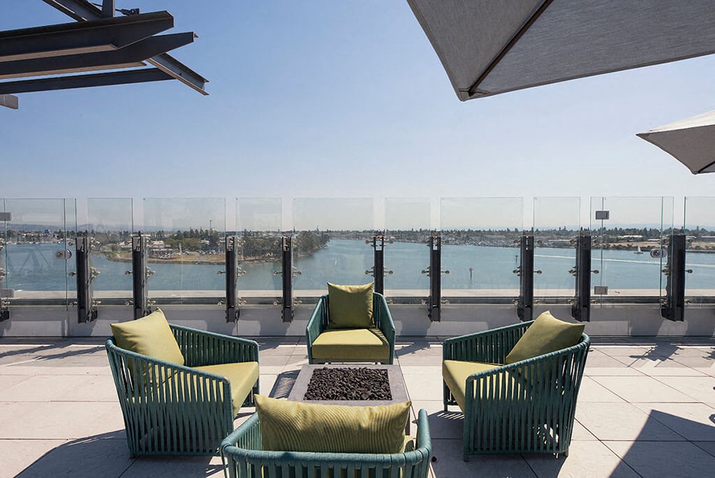 Rooftop seating l Orion Apartments in Oakland