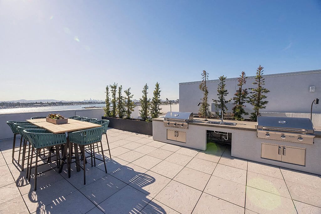 Rooftop seating by BBQ  l Orion Apartments in Oakland