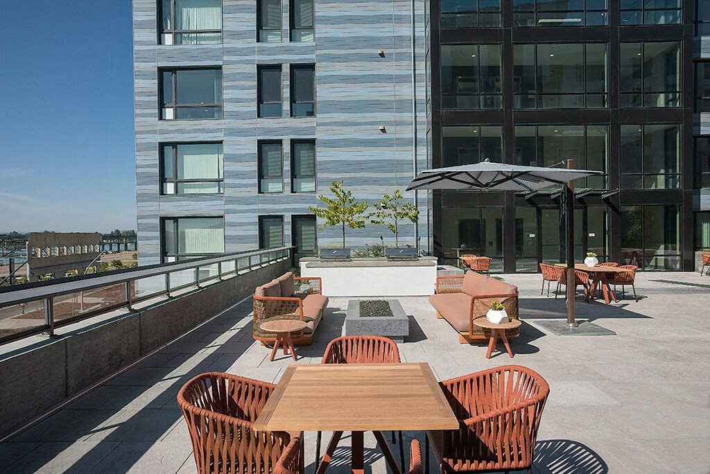 Rooftop seating l Orion Apartments in Oakland