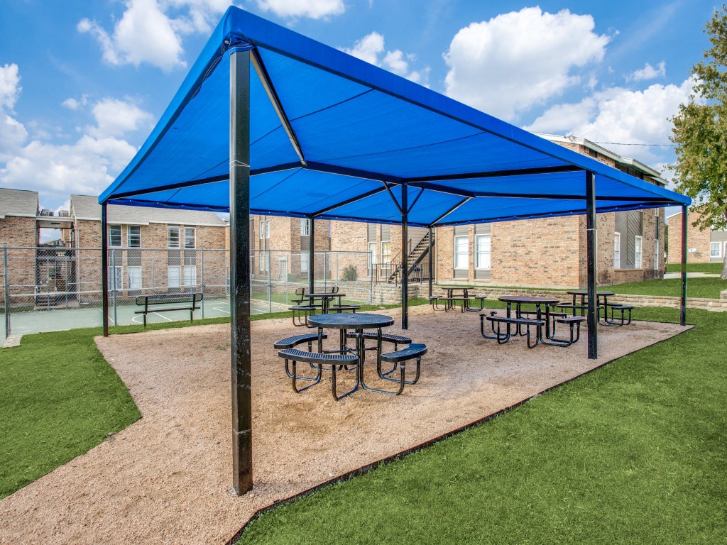 Outdoor picnic area at Monarch Pass in Fort Worth, Texas, near South Fort Worth.