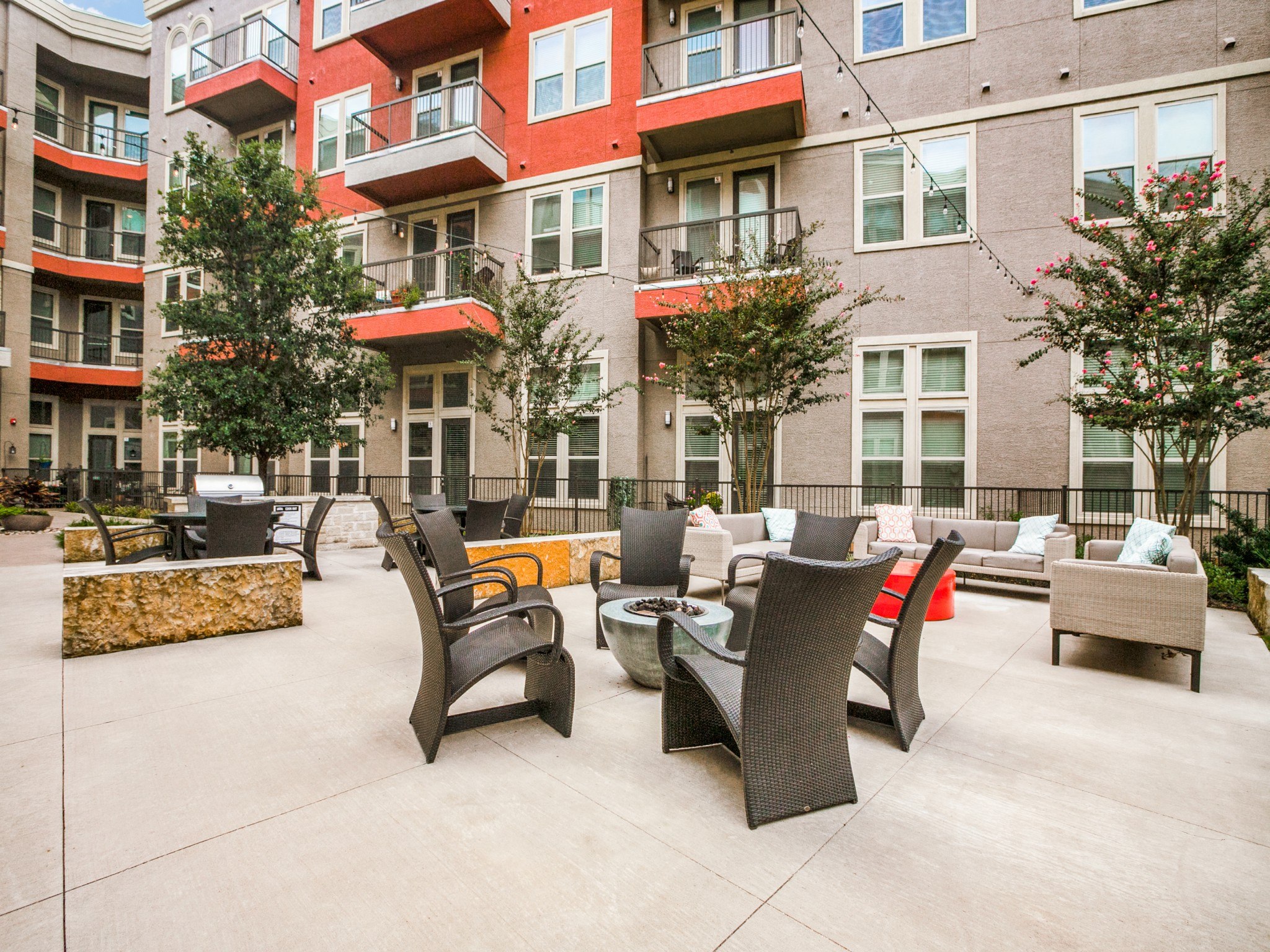 Capitol at Stonebriar Apartments in Frisco, TX