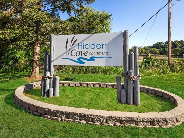 welcome sign for Hidden Cove Apartments