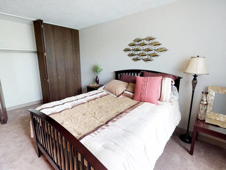 Sioux CIty apts with large closets