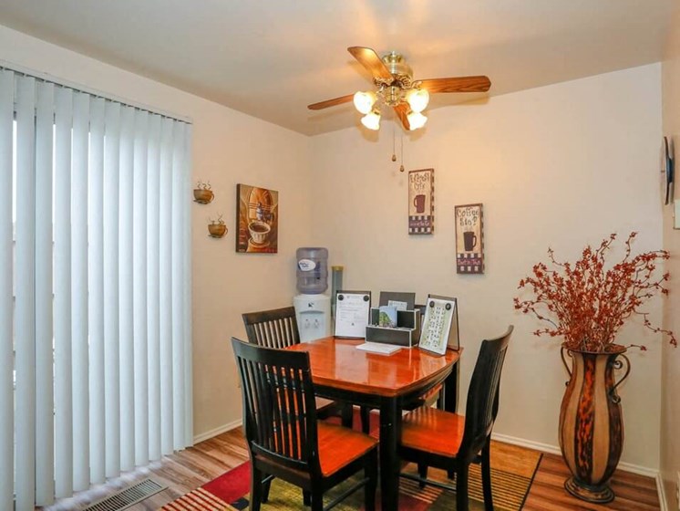 dining area at Pine Run Townhomes