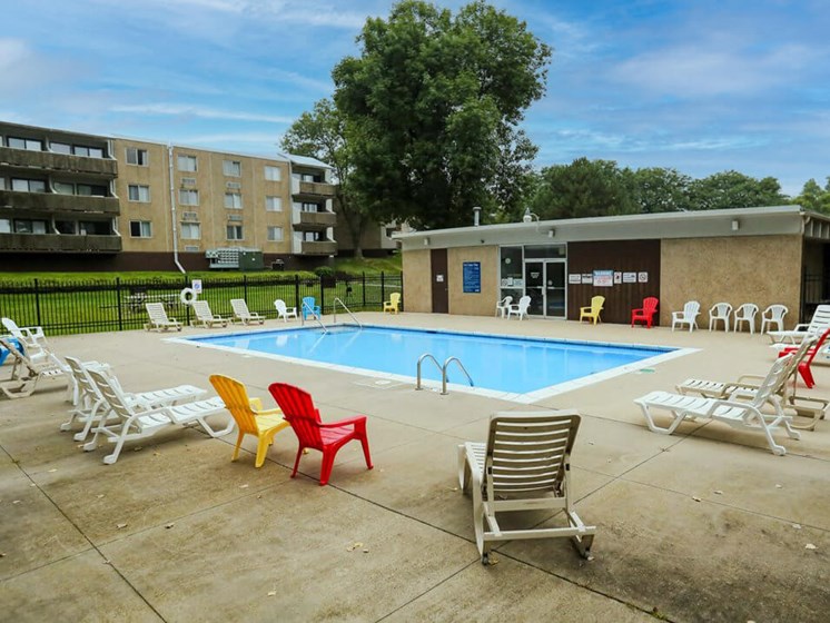 Apartments in Sioux City with a swimming pool