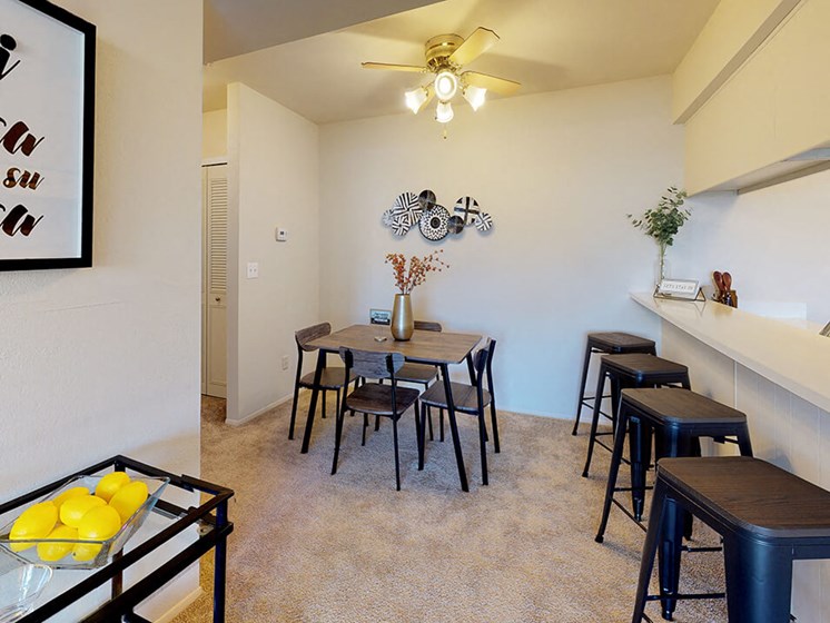 dining area at Castle Pointe apartments
