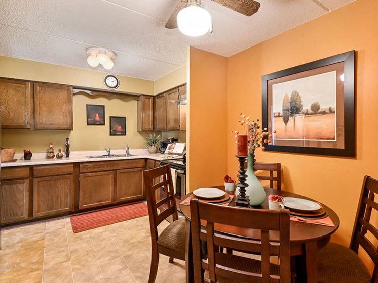 dining area at Waukegan IL apartments