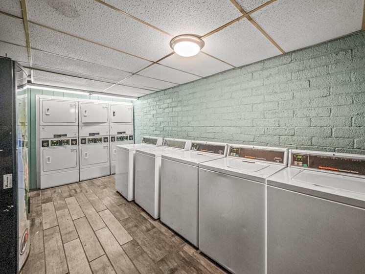 apartment complex with Laundry Facilities