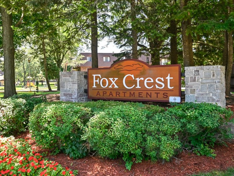 Fox Crest Apartments welcome sign