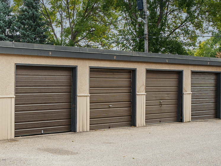 apartments in Brooklyn Park with garages