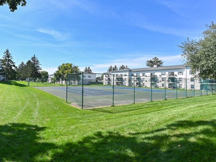 Tennis court at new fountains apartments