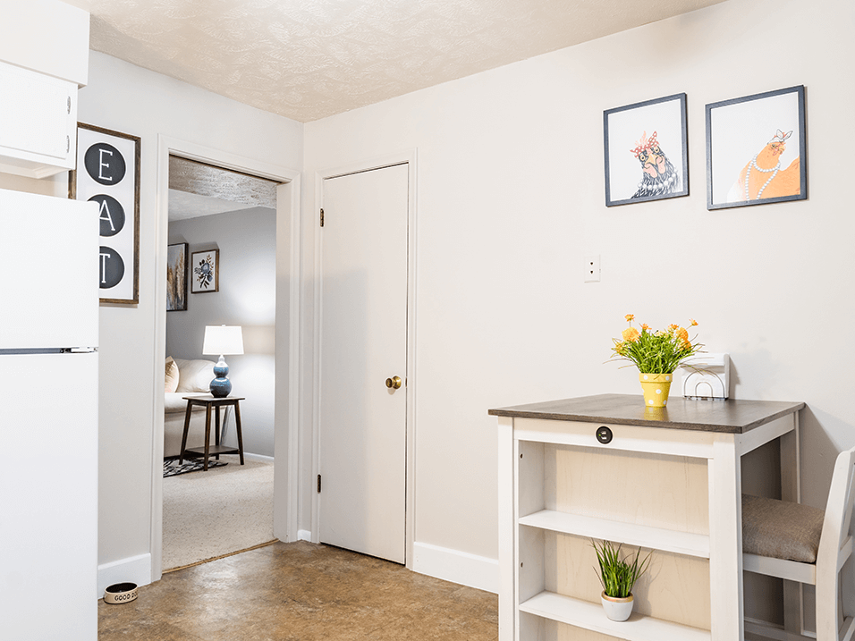 Photos of The Colonial Apartments Omaha, NE Apartments