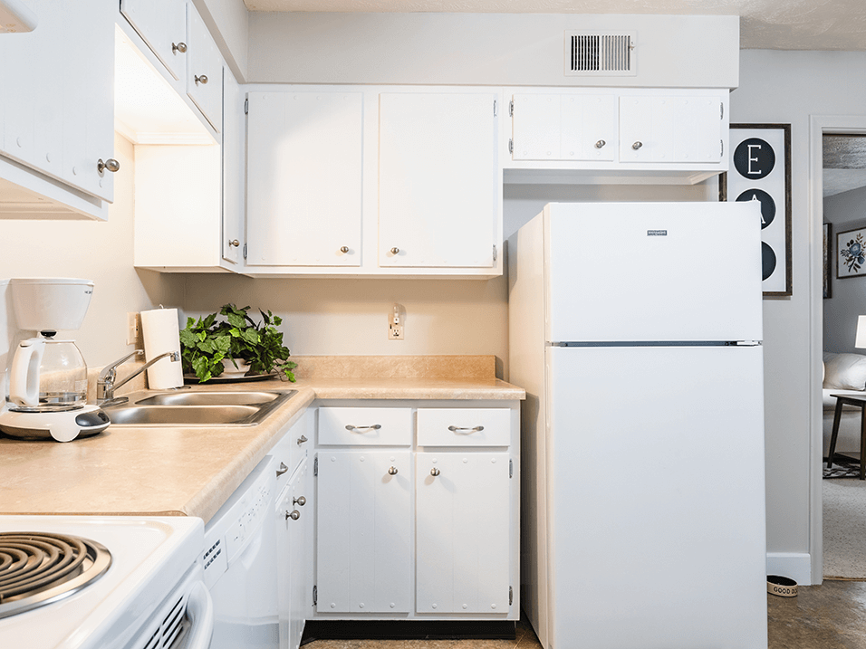 Photos of The Colonial Apartments Omaha, NE Apartments