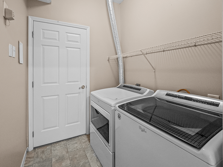 apartment with washer/dryer