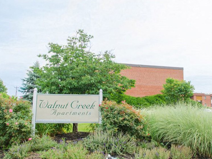 welcome sigh for Walnut Creek Apartments