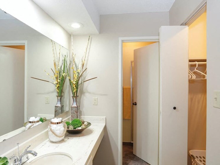 large bathrooms at Kansas City MO Apartments